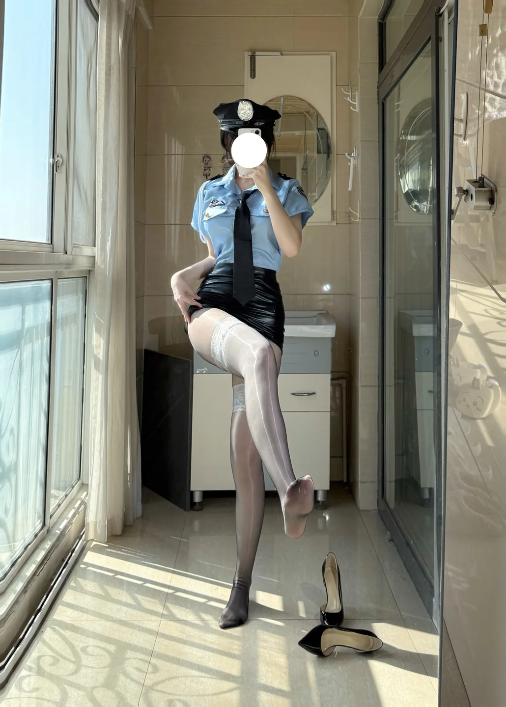不可爱羚 - 高价定制 女警制服 [48P,8V-1.04GB] tg@simisebaisi 【丝足阁】026.webp